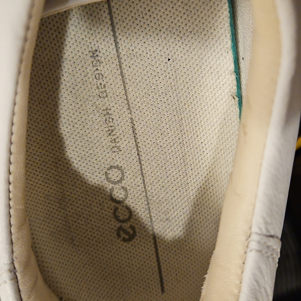 Ecco Women's Cream Leather Sneakers - Picture 4 of 6
